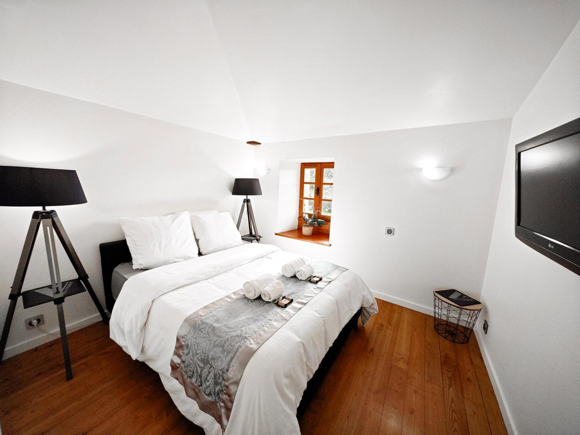 Villa Tagibao Avec Piscine Chauffee Et Spa Lesterps エクステリア 写真