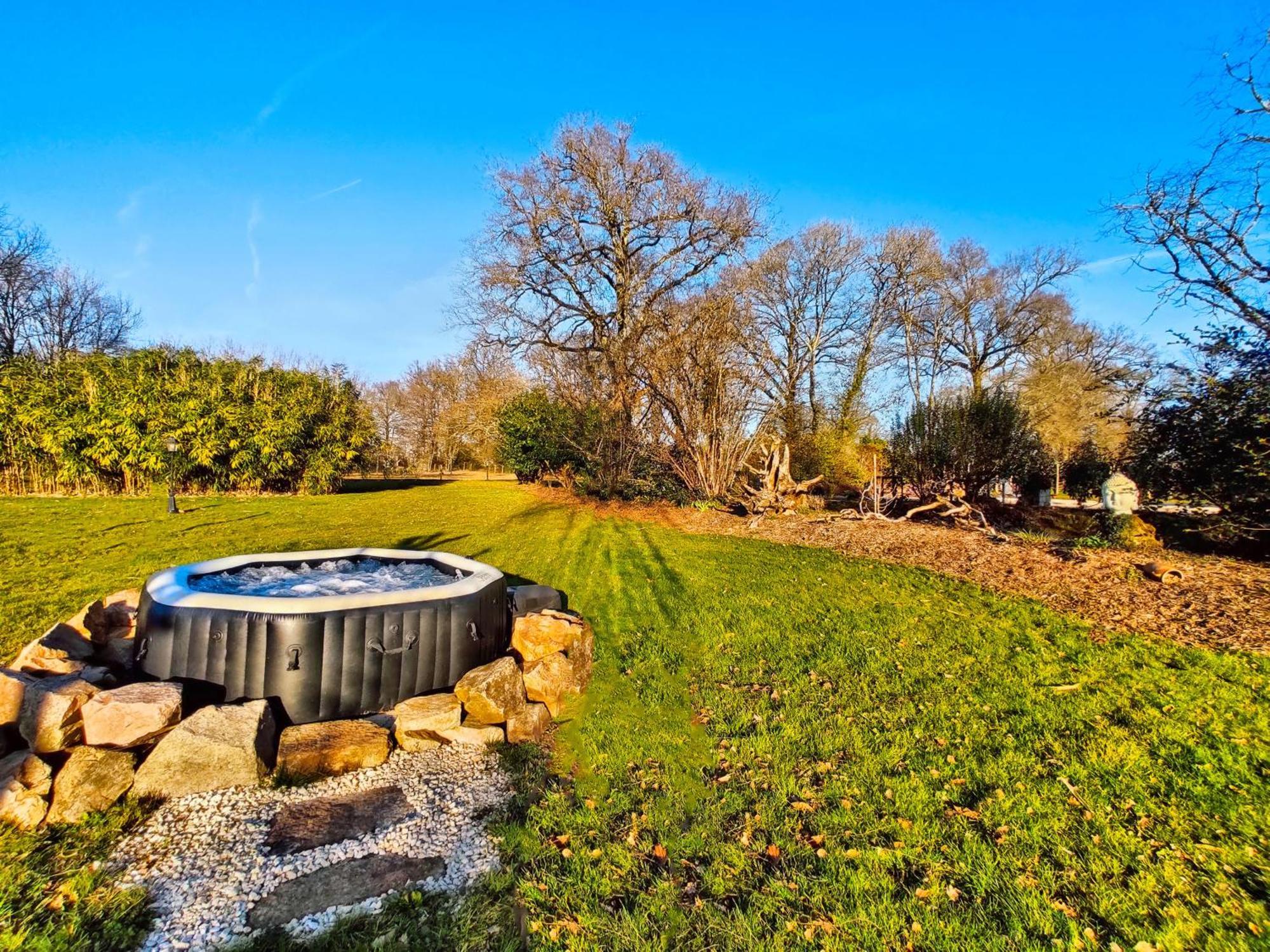 Villa Tagibao Avec Piscine Chauffee Et Spa Lesterps エクステリア 写真