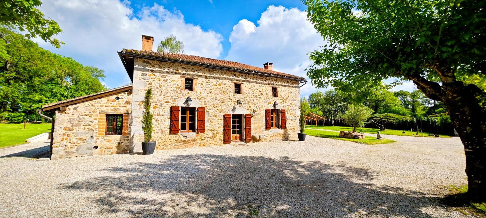 Villa Tagibao Avec Piscine Chauffee Et Spa Lesterps エクステリア 写真