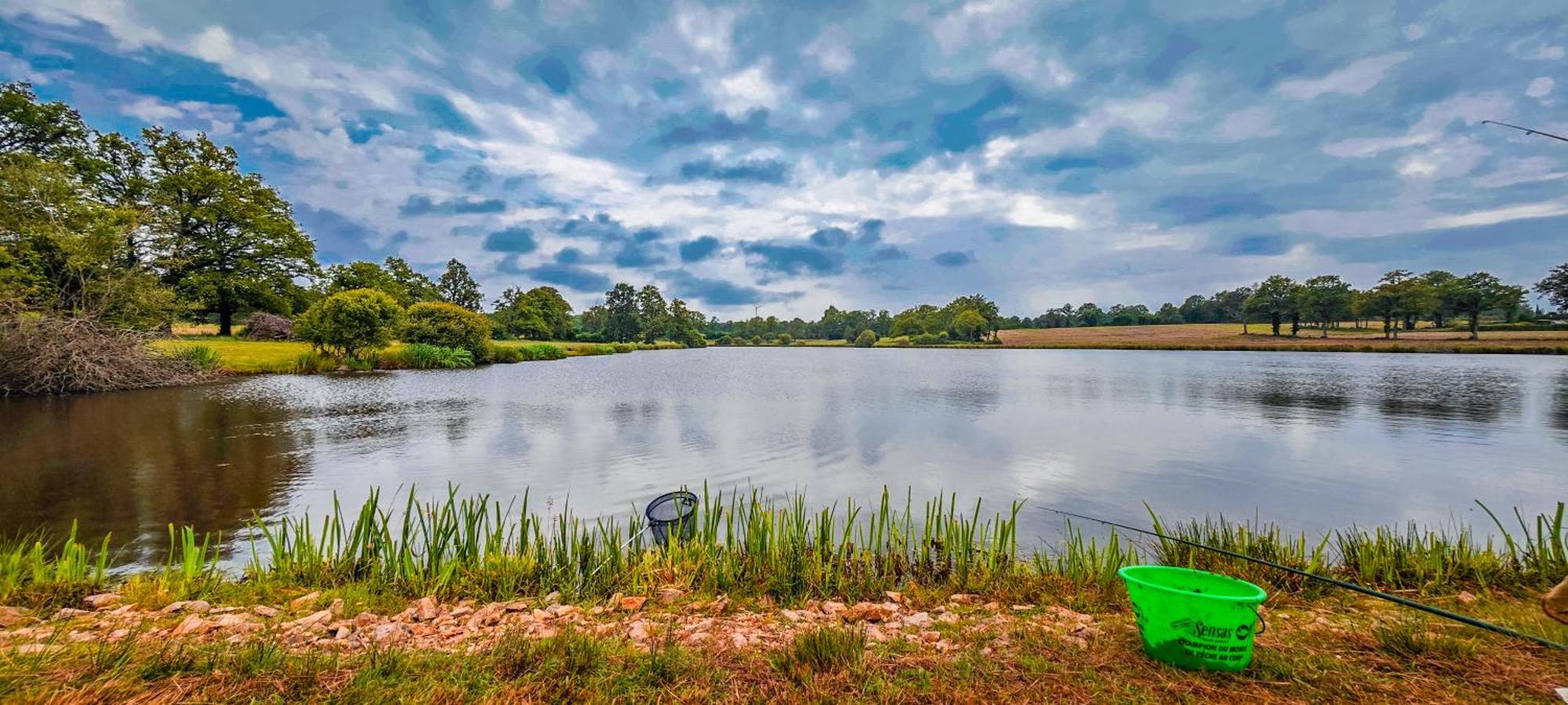 Villa Tagibao Avec Piscine Chauffee Et Spa Lesterps エクステリア 写真