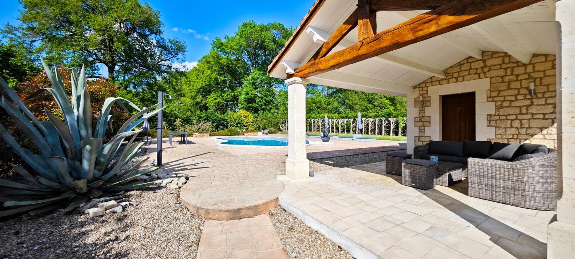 Villa Tagibao Avec Piscine Chauffee Et Spa Lesterps エクステリア 写真