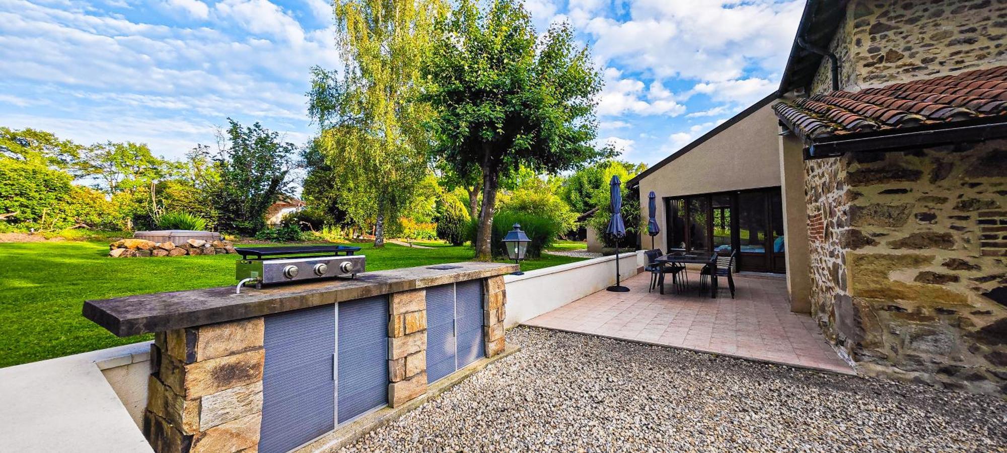 Villa Tagibao Avec Piscine Chauffee Et Spa Lesterps エクステリア 写真
