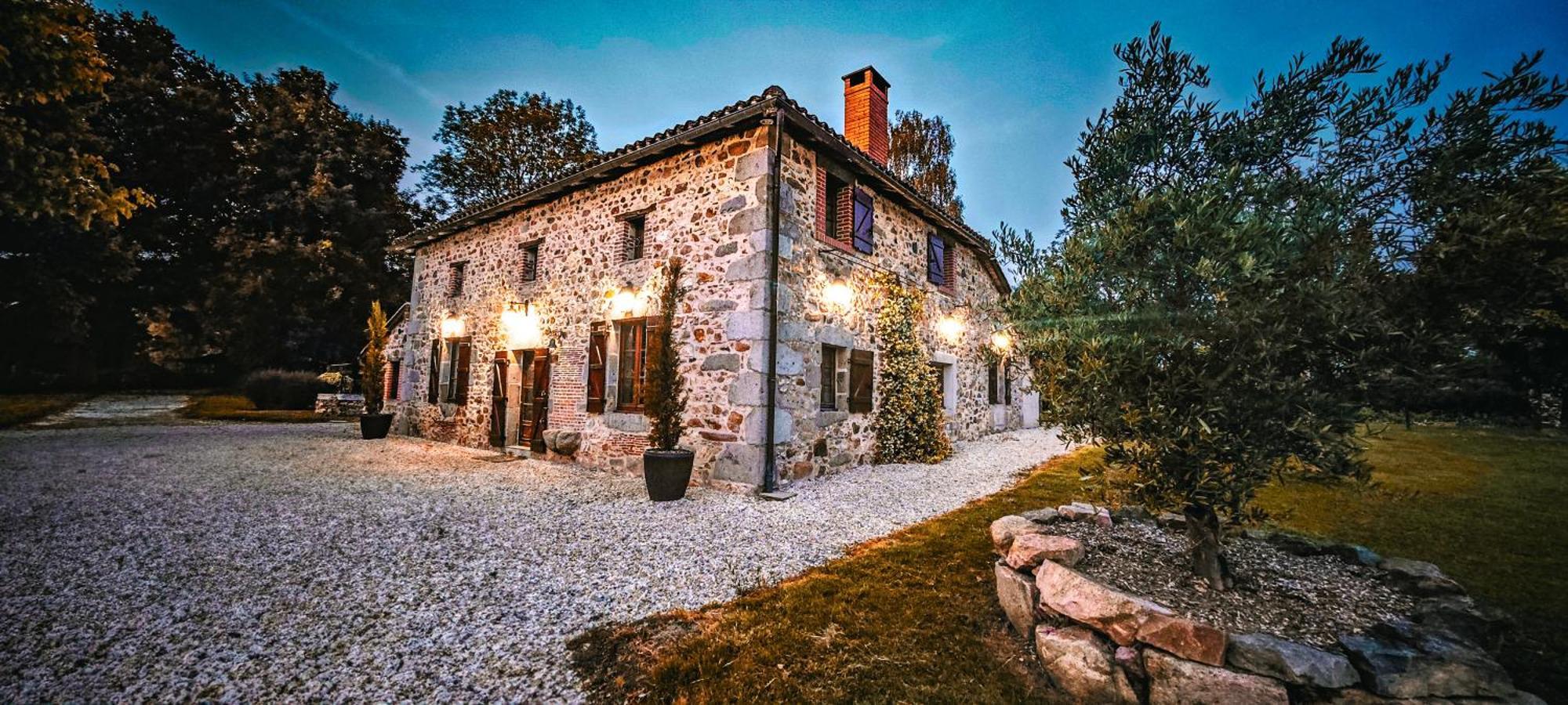Villa Tagibao Avec Piscine Chauffee Et Spa Lesterps エクステリア 写真